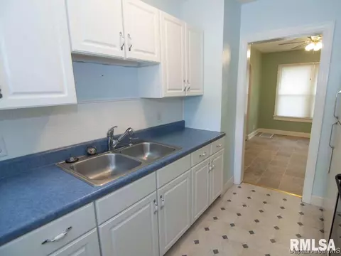2425 S 4th St, Springfield, IL 62703 photo 11