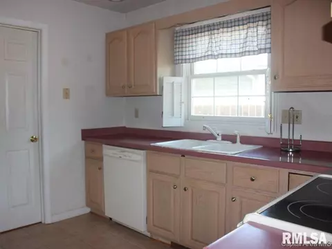 4200 Benjamin Dr, Springfield, IL 62703 photo 7