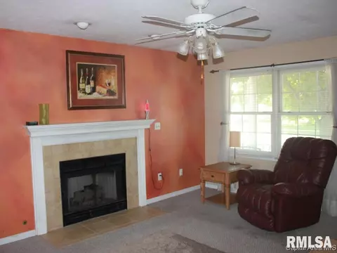 4200 Benjamin Dr, Springfield, IL 62703 photo 2