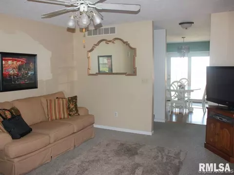 4200 Benjamin Dr, Springfield, IL 62703 photo 4