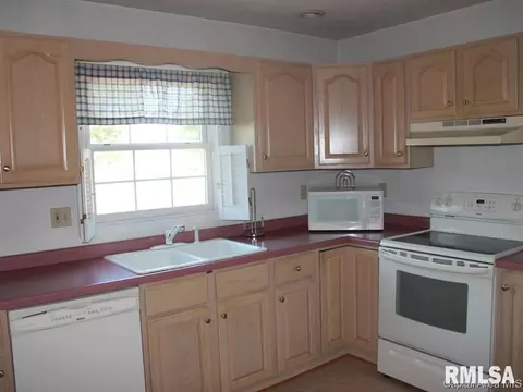 4200 Benjamin Dr, Springfield, IL 62703 photo 5