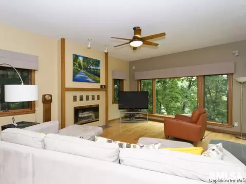 50 Frontier Lake Dr, Springfield, IL 62707 photo 3