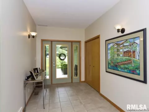 50 Frontier Lake Dr, Springfield, IL 62707 photo 2