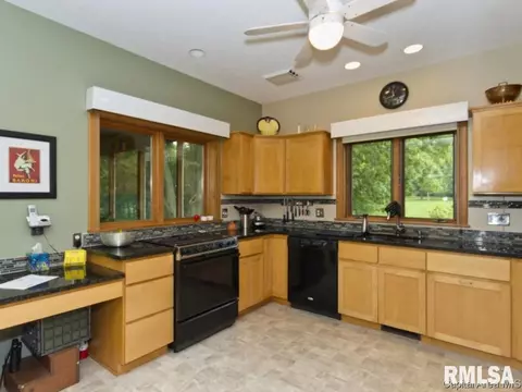 50 Frontier Lake Dr, Springfield, IL 62707 photo 6