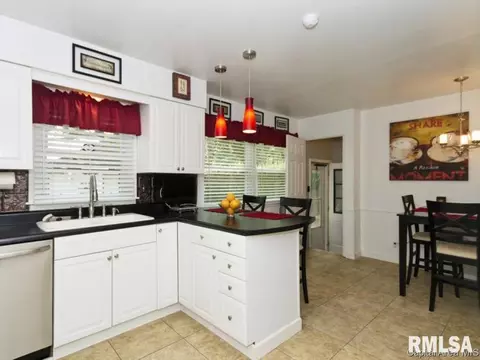 132 Archer Ave, Springfield, IL 62704 photo 8
