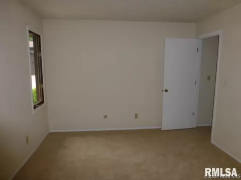 2 Brookside Pl, Springfield, IL 62704 photo 1