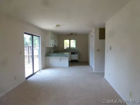 2 Brookside Pl, Springfield, IL 62704 photo 3