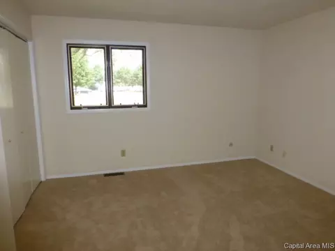 2 Brookside Pl, Springfield, IL 62704 photo 8