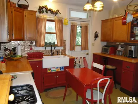 122 N Douglas Ave, Springfield, IL 62702 photo 3