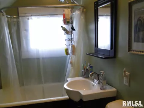 122 N Douglas Ave, Springfield, IL 62702 photo 13