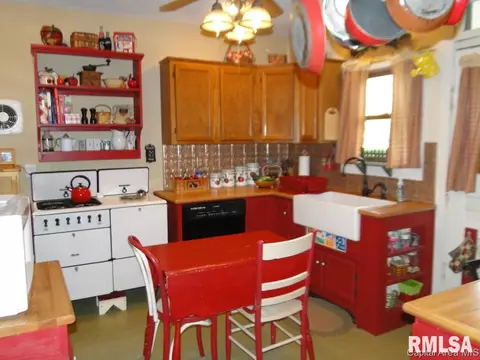 122 N Douglas Ave, Springfield, IL 62702 photo 2