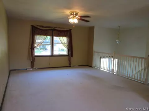 4 Rainbow Rd, Springfield, IL 62712 photo 2