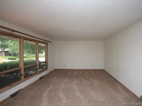 38 Providence Ln, Springfield, IL 62711 photo 2