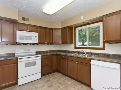 1009 Bruns Ln, Springfield, IL 62702 photo 13