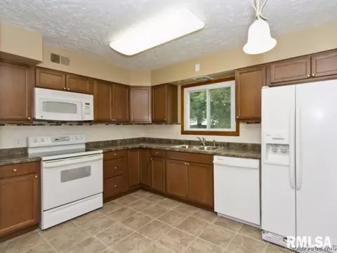 1009 Bruns Ln, Springfield, IL 62702 photo 7