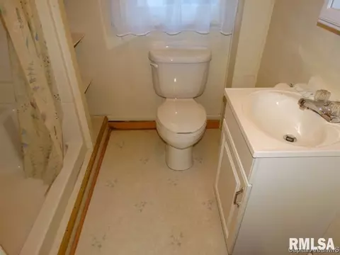 2025 N 17th, Springfield, IL 62702 photo 2