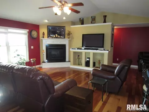 4510 Castle Pnes, Springfield, IL 62711 photo 2