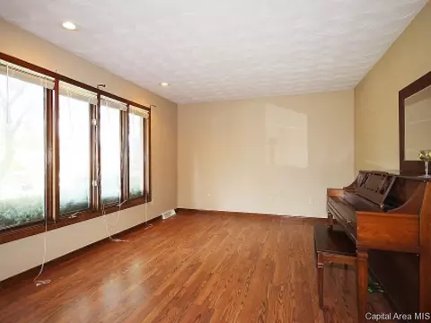 2504 Delaware Dr, Springfield, IL 62702 photo 9