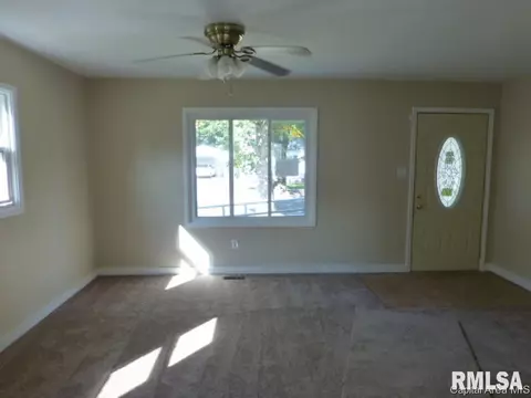 1004 Johnson Ln, Springfield, IL 62702 photo 2