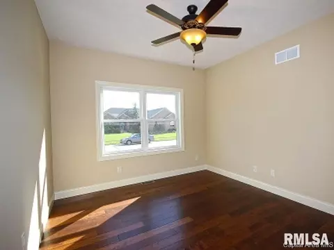 5601 Legacy Ln, Springfield, IL 62711 photo 9