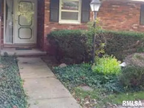 1650 W Edwards St, Springfield, IL 62704 photo 2