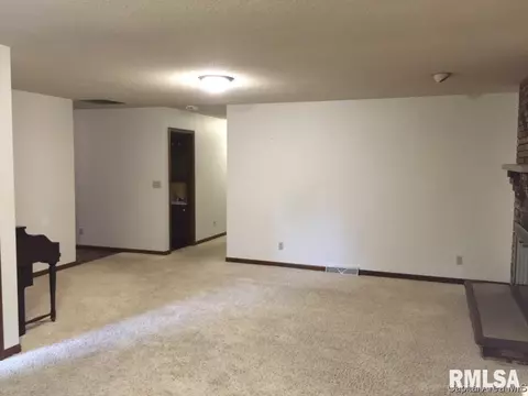 2814 Bemis Hts, Springfield, IL 62704 photo 5
