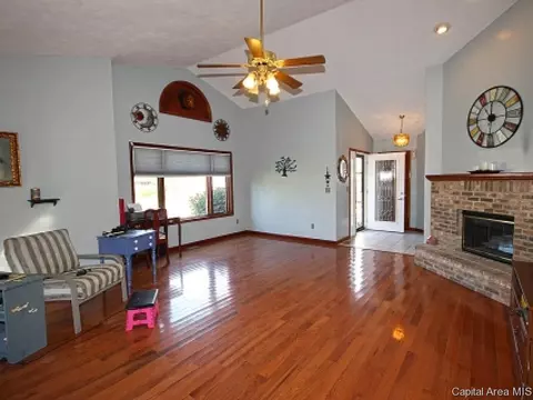 14548 Frontier Dr, Athens, IL 62613 photo 3