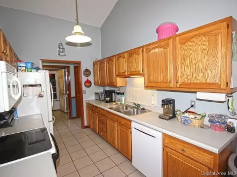 14548 Frontier Dr, Athens, IL 62613 photo 7