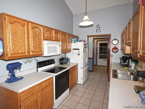 14548 Frontier Dr, Athens, IL 62613 photo 6