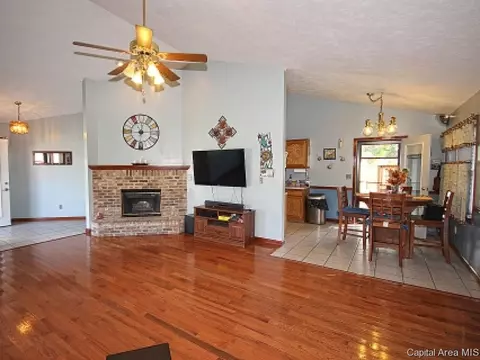 14548 Frontier Dr, Athens, IL 62613 photo 5
