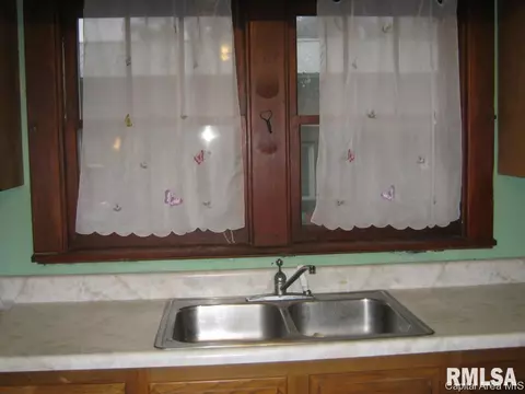 127 E Sangamon Ave, Springfield, IL 62702 photo 5