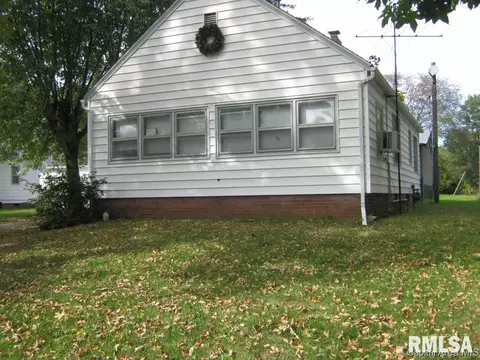 127 E Sangamon Ave, Springfield, IL 62702 photo 2