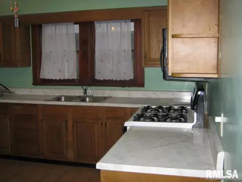 127 E Sangamon Ave, Springfield, IL 62702 photo 6