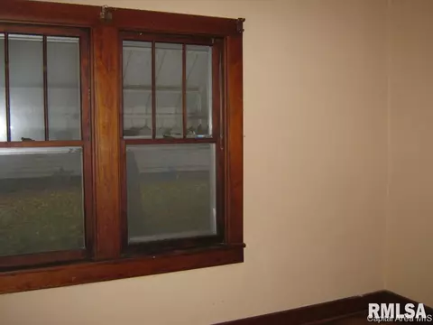 127 E Sangamon Ave, Springfield, IL 62702 photo 7