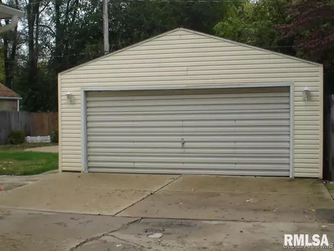 2408 S Walnut St, Springfield, IL 62704 photo 17