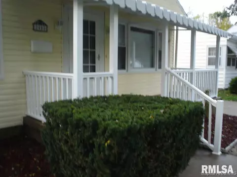 2408 S Walnut St, Springfield, IL 62704 photo 2