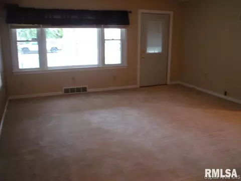 2408 S Walnut St, Springfield, IL 62704 photo 4