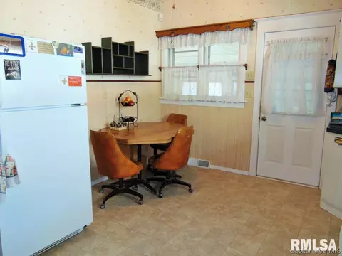2267 S 10th, Springfield, IL 62703 photo 9