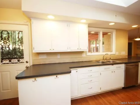 58 Glen Eagle Dr, Springfield, IL 62704 photo 8