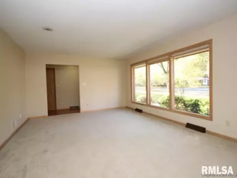 58 Glen Eagle Dr, Springfield, IL 62704 photo 2