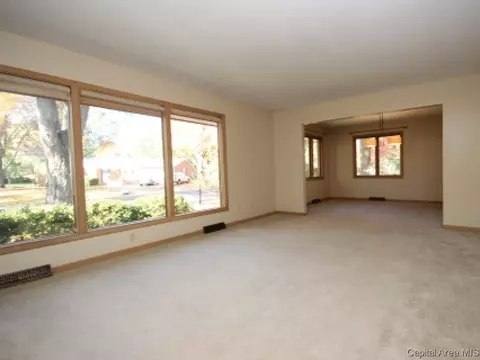 58 Glen Eagle Dr, Springfield, IL 62704 photo 3