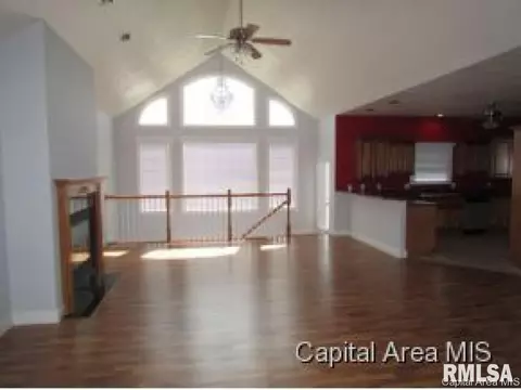 5000 Crane Dr, Springfield, IL 62711 photo 2