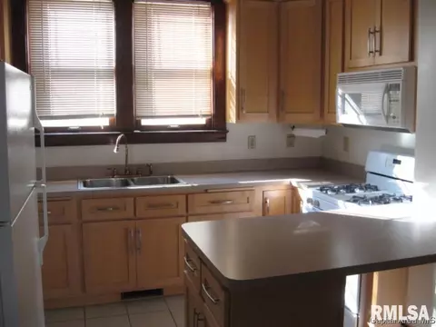 1200 S Spring St, Springfield, IL 62704 photo 7
