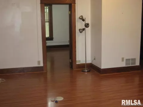 1200 S Spring St, Springfield, IL 62704 photo 4