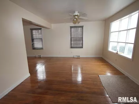 1965 E Hood St, Springfield, IL 62703 photo 7