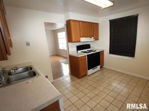 1965 E Hood St, Springfield, IL 62703 photo 5