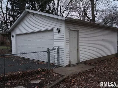 1965 E Hood St, Springfield, IL 62703 photo 3