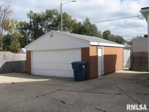 407 E North Grand Ave, Springfield, IL 62702 photo 4
