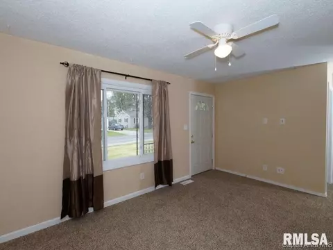 5 Lilac Ln, Springfield, IL 62702 photo 2