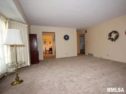 6 Hackney Dr, Springfield, IL 62702 photo 4